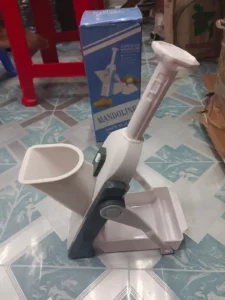 Mandoline vegetable cutter and slicer - Image 3